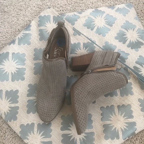 Light gray suede Franco Sarto booties - Picture 3 of 3